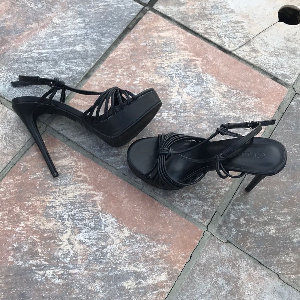 Sexy Black Open Toe  Platform Shoe.Size 7 1/2.